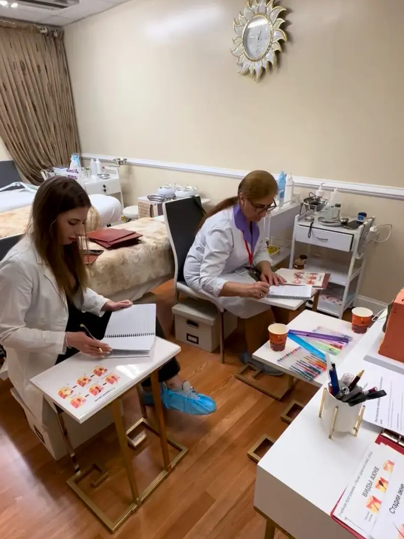 Занятие в студии Advanced Cosmetology Academy