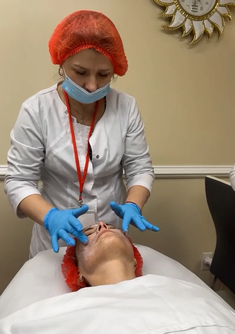 Занятие в студии Advanced Cosmetology Academy