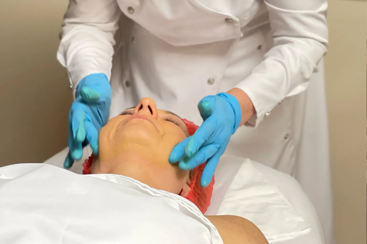 Ретиноевые пилинги: занятие в Advanced Cosmetology Academy